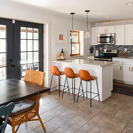 Hot Tub Charming & Chic Mountain Gem On Sleepy Creek Villa Berkeley Springs Bagian luar foto