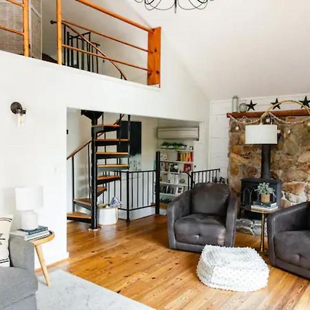 Hot Tub Charming & Chic Mountain Gem On Sleepy Creek Villa Berkeley Springs Bagian luar foto