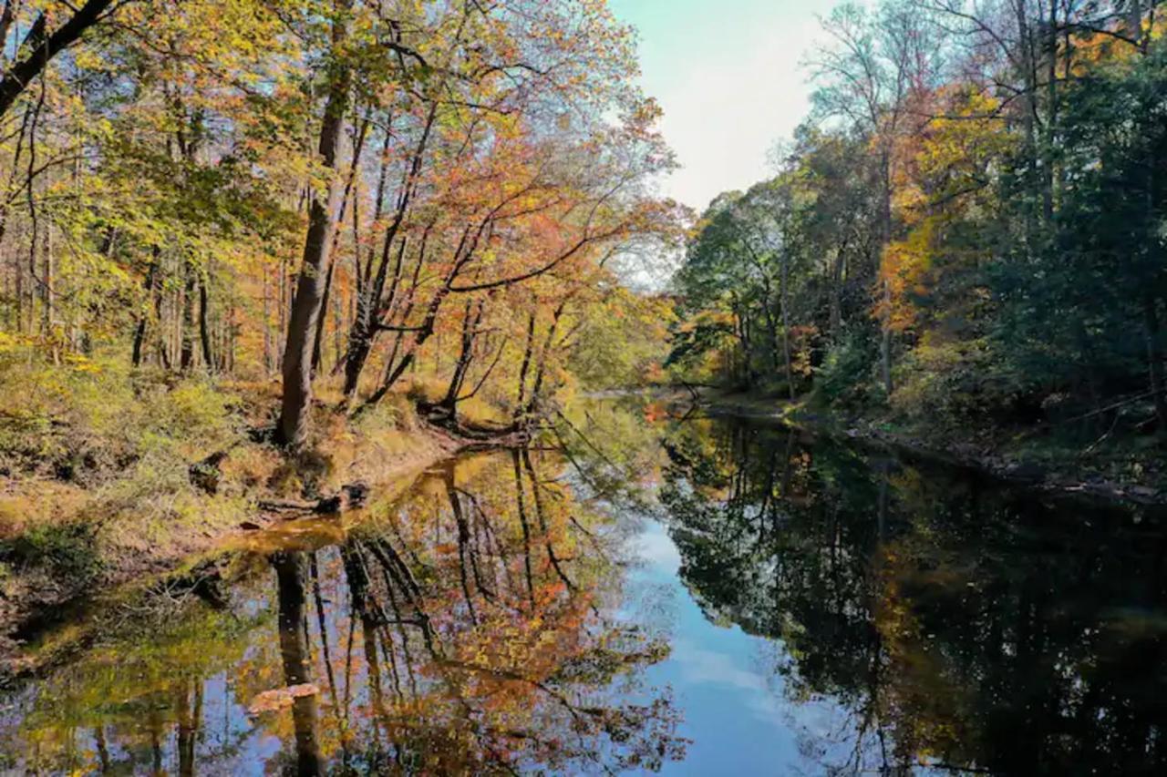 Hot Tub Charming & Chic Mountain Gem On Sleepy Creek Villa Berkeley Springs Bagian luar foto