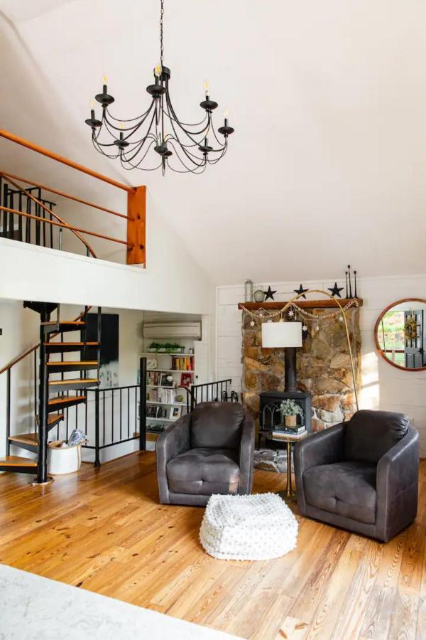 Hot Tub Charming & Chic Mountain Gem On Sleepy Creek Villa Berkeley Springs Bagian luar foto
