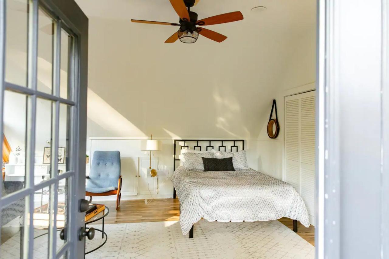 Hot Tub Charming & Chic Mountain Gem On Sleepy Creek Villa Berkeley Springs Bagian luar foto