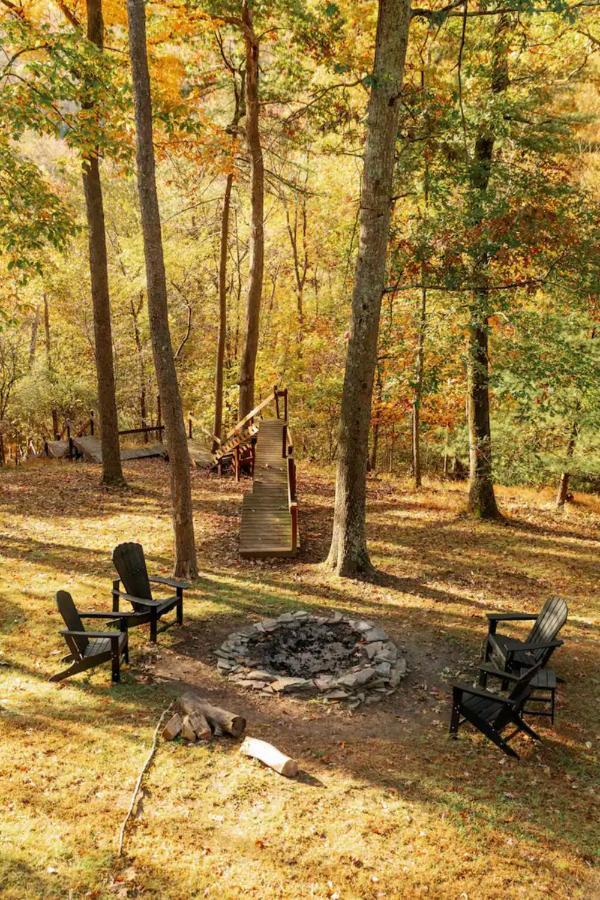 Hot Tub Charming & Chic Mountain Gem On Sleepy Creek Villa Berkeley Springs Bagian luar foto
