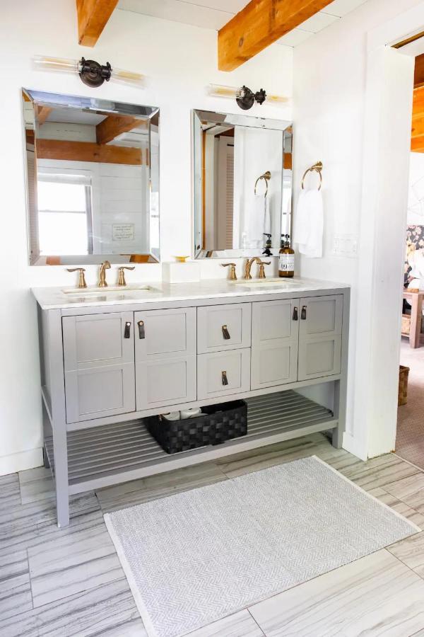 Hot Tub Charming & Chic Mountain Gem On Sleepy Creek Villa Berkeley Springs Bagian luar foto