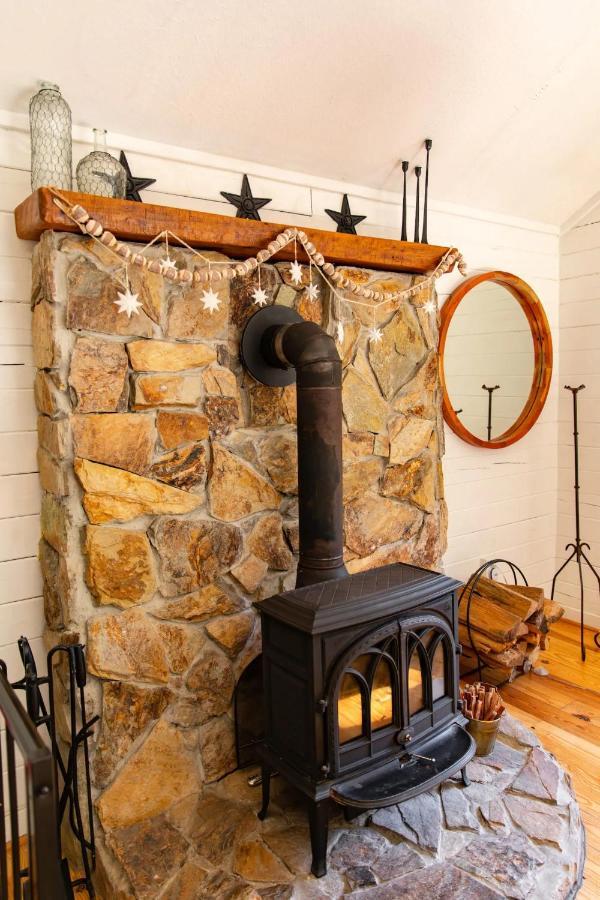 Hot Tub Charming & Chic Mountain Gem On Sleepy Creek Villa Berkeley Springs Bagian luar foto